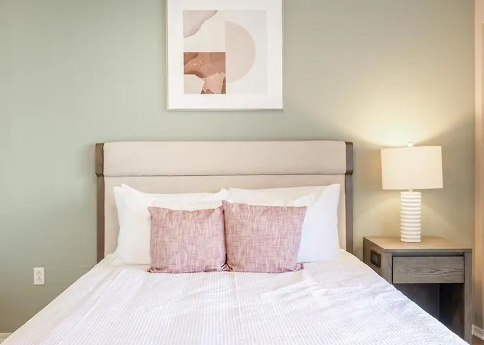 Landing Modern With Amazing Amenities *